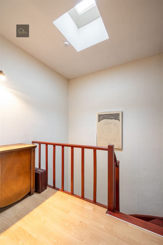 Bel-etage woning met zonnepanelen en laadpaal op toplocatie