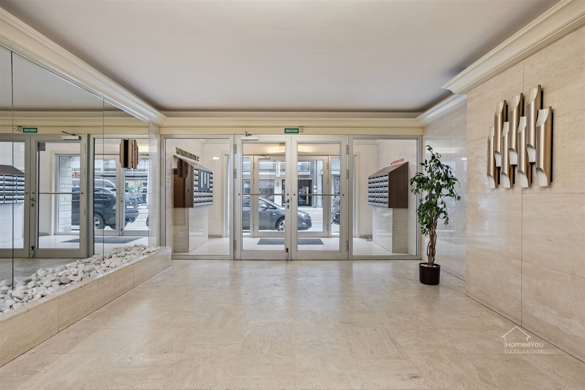 Mooie opgefriste bemeubelde studio met 1 slaapkamer op gelijkvloers op 50 meter van strand en dijk.