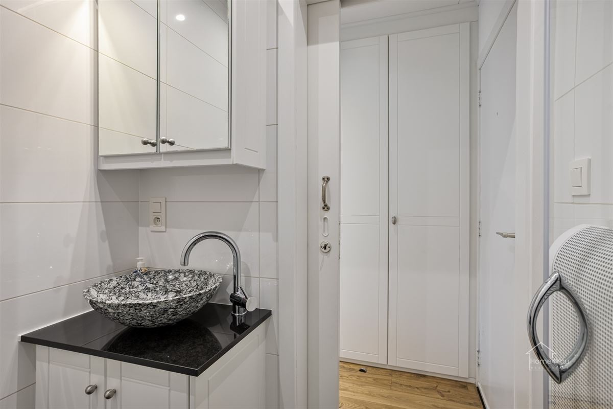 Mooie opgefriste bemeubelde studio met 1 slaapkamer op gelijkvloers op 50 meter van strand en dijk.