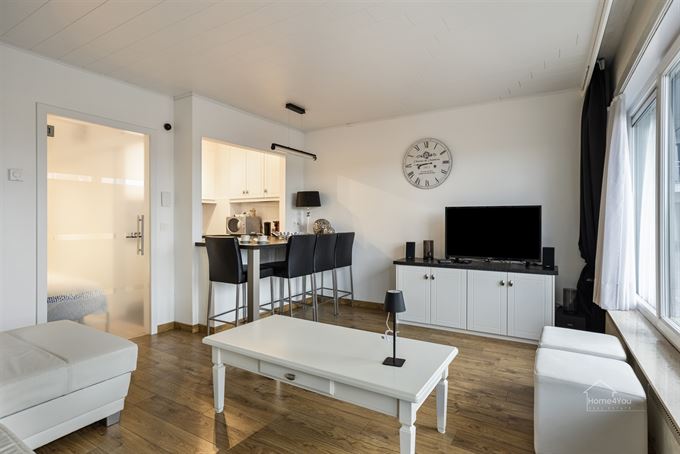 Mooie opgefriste bemeubelde studio met 1 slaapkamer op gelijkvloers op 50 meter van strand en dijk.