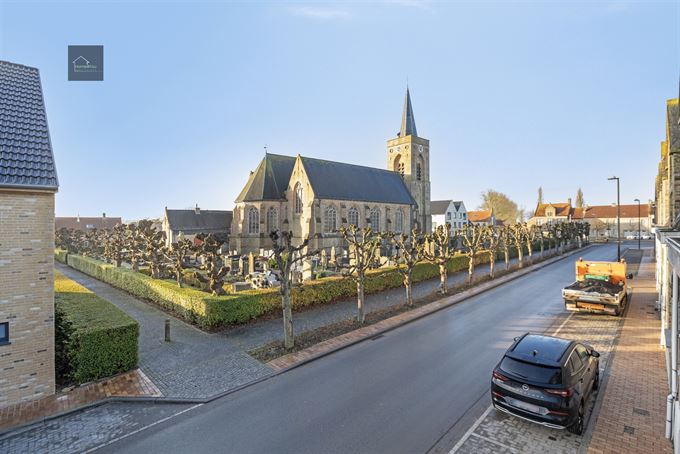 Gerenoveerde rijwoning met 2 slaapkamers, mooie tuin/terras.