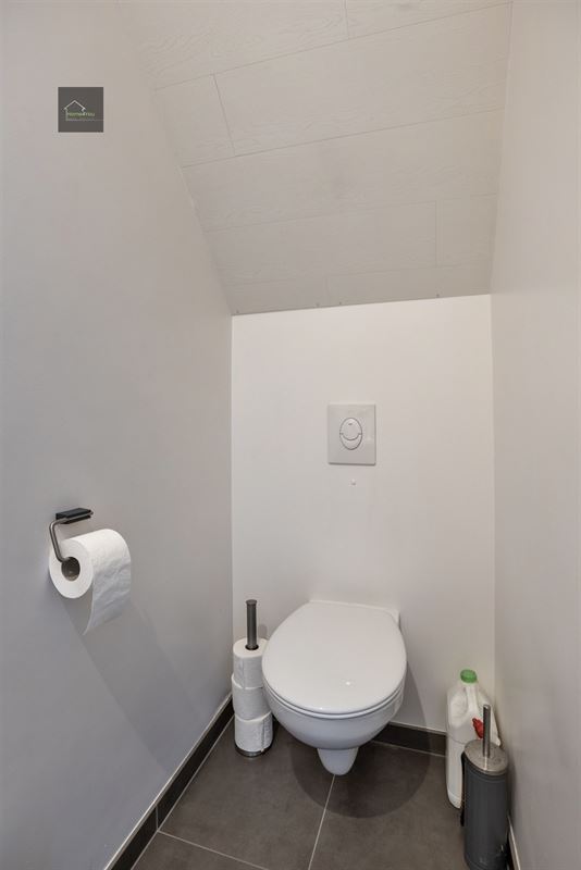 Gerenoveerde rijwoning met 2 slaapkamers, mooie tuin/terras.