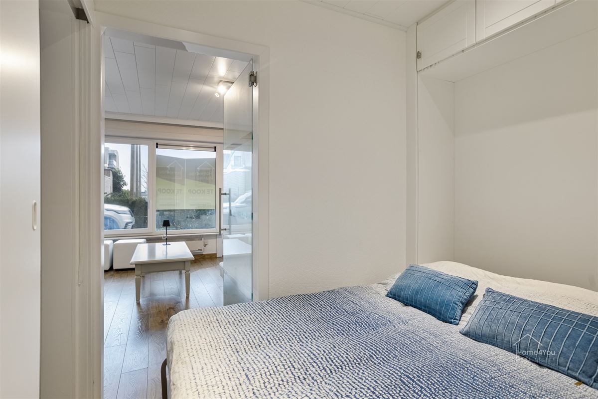 Mooie opgefriste bemeubelde studio met 1 slaapkamer op gelijkvloers op 50 meter van strand en dijk.