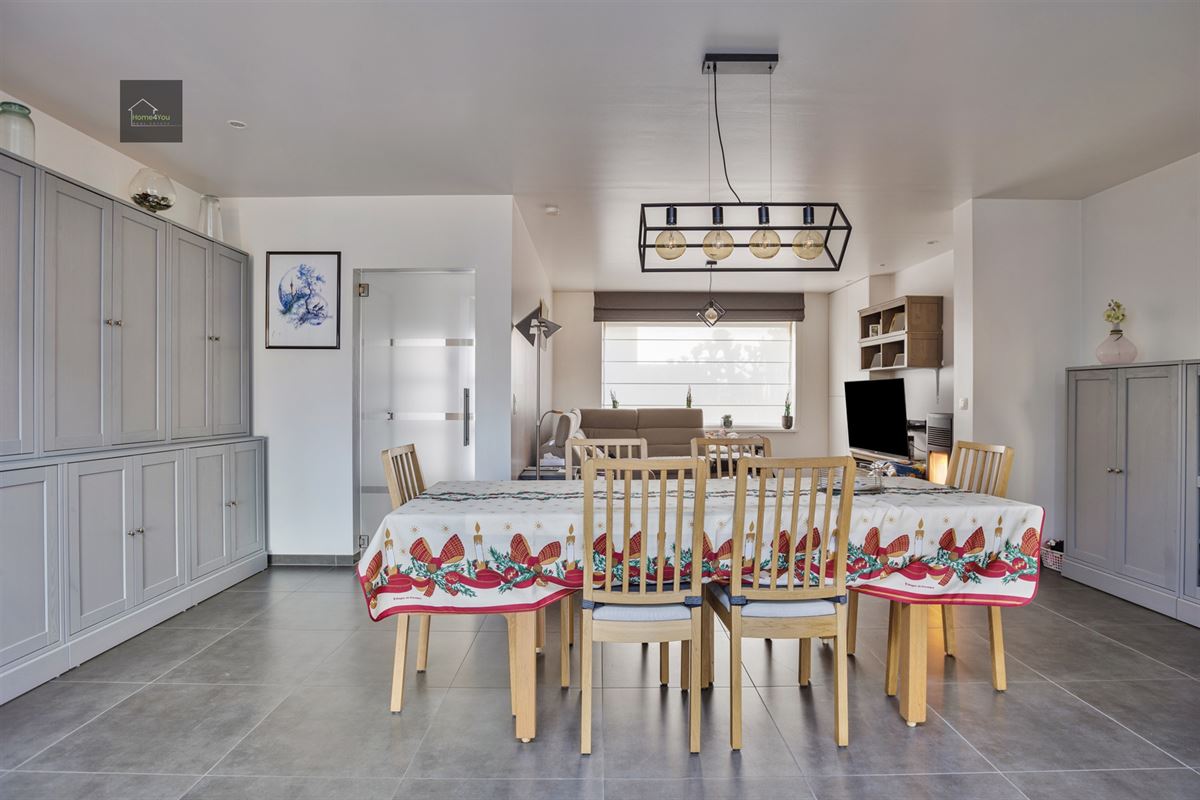 Gerenoveerde rijwoning met 2 slaapkamers, mooie tuin/terras.