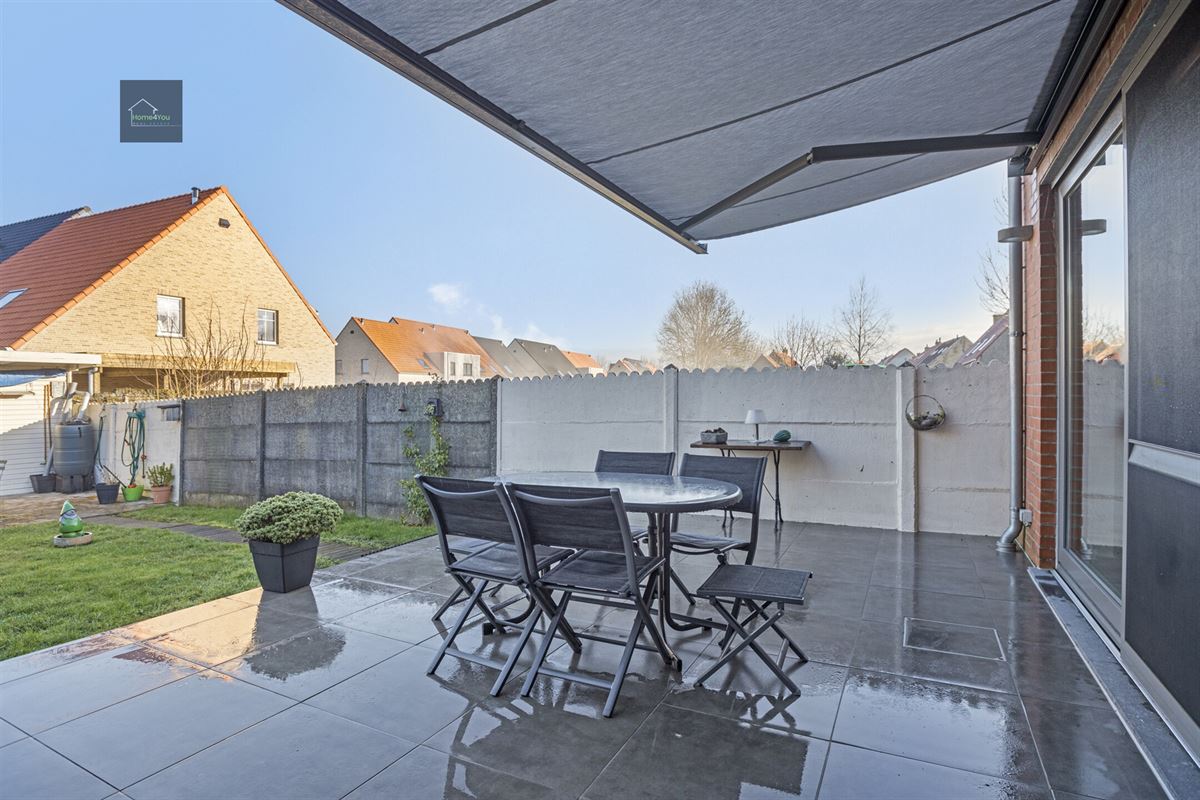 Gerenoveerde rijwoning met 2 slaapkamers, mooie tuin/terras.