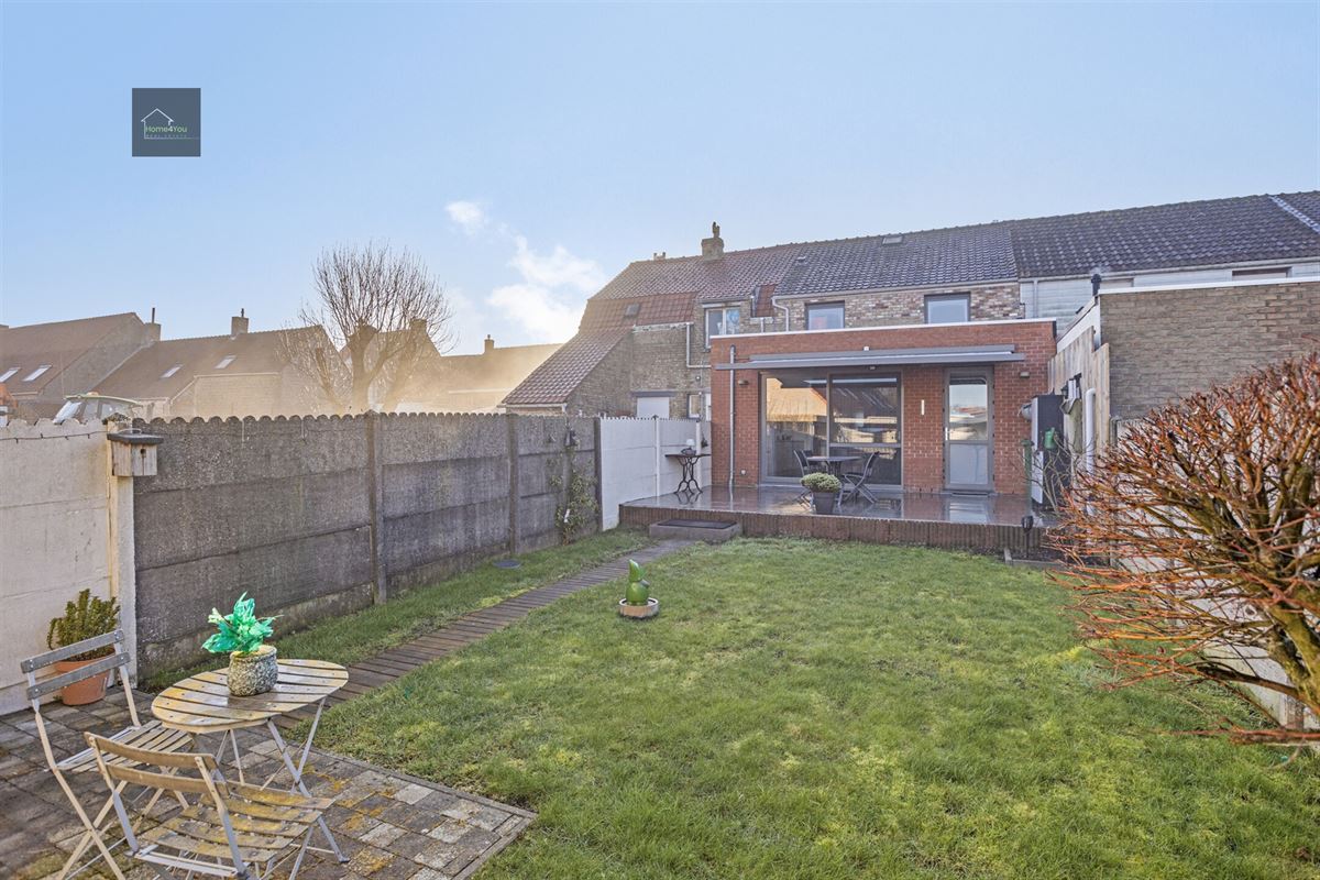 Gerenoveerde rijwoning met 2 slaapkamers, mooie tuin/terras.