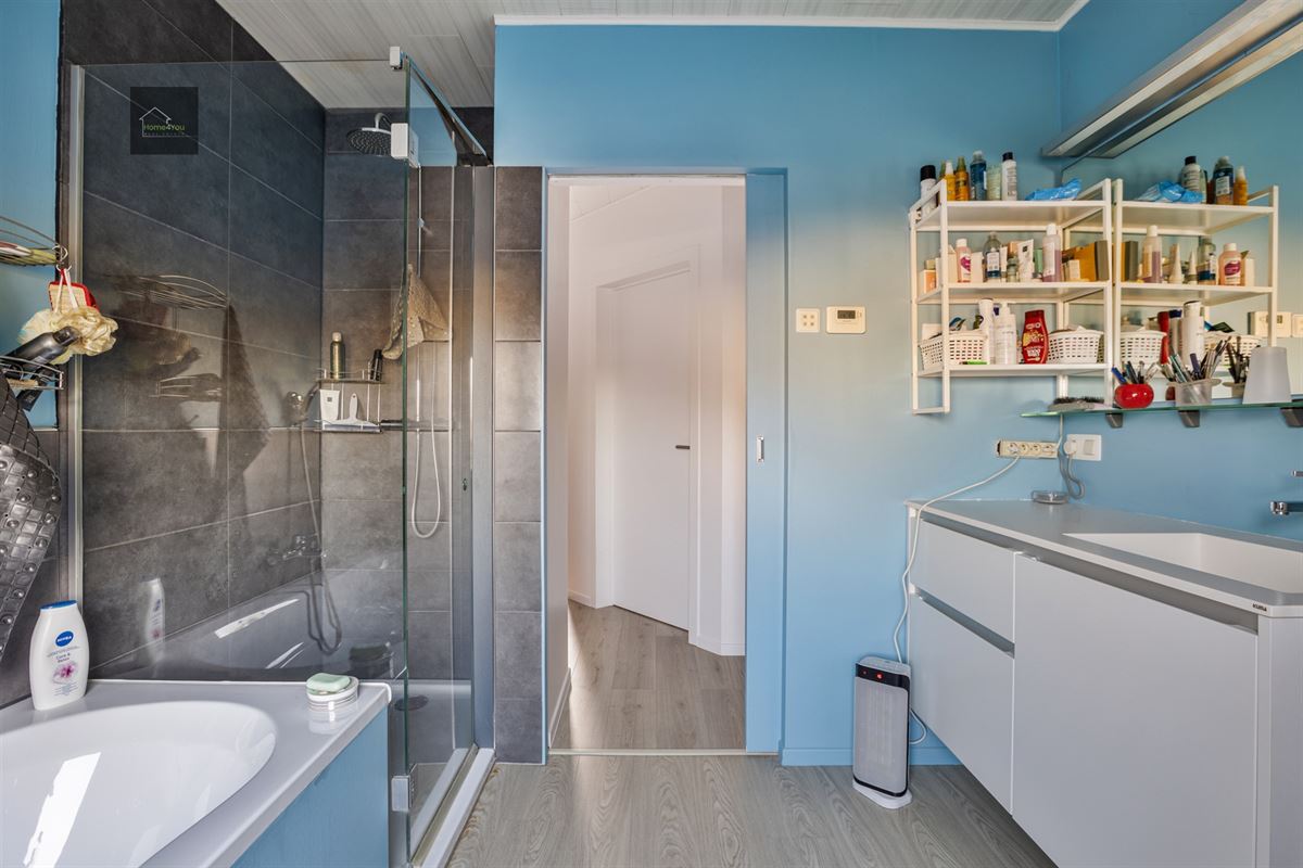 Gerenoveerde rijwoning met 2 slaapkamers, mooie tuin/terras.