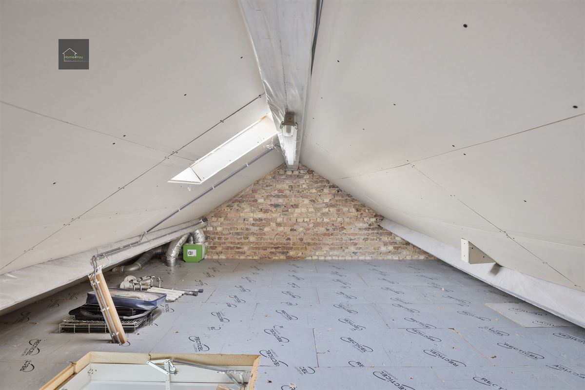 Gerenoveerde rijwoning met 2 slaapkamers, mooie tuin/terras.