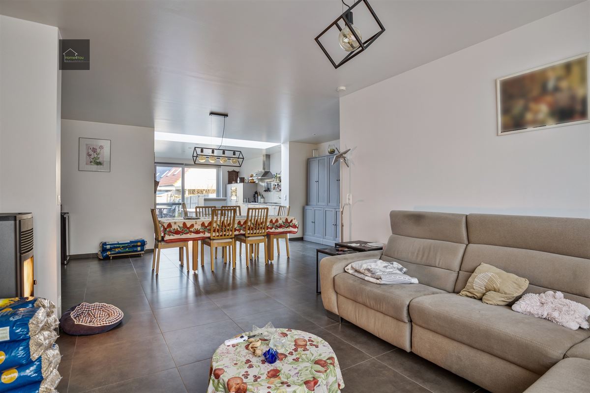 Gerenoveerde rijwoning met 2 slaapkamers, mooie tuin/terras.