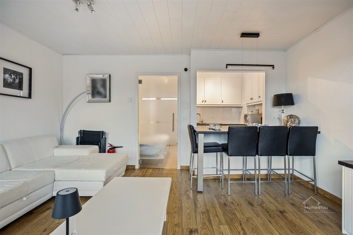 Mooie opgefriste bemeubelde studio met 1 slaapkamer op gelijkvloers op 50 meter van strand en dijk.