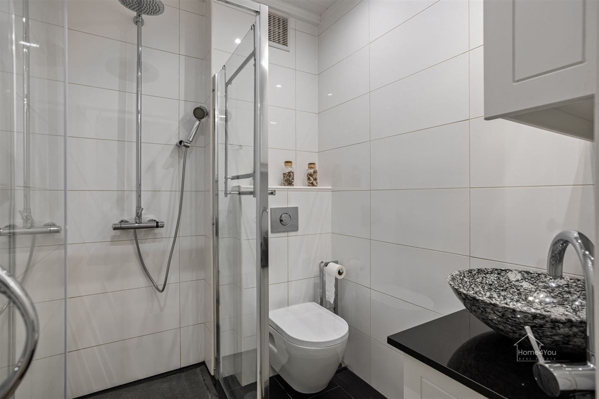 Mooie opgefriste bemeubelde studio met 1 slaapkamer op gelijkvloers op 50 meter van strand en dijk.