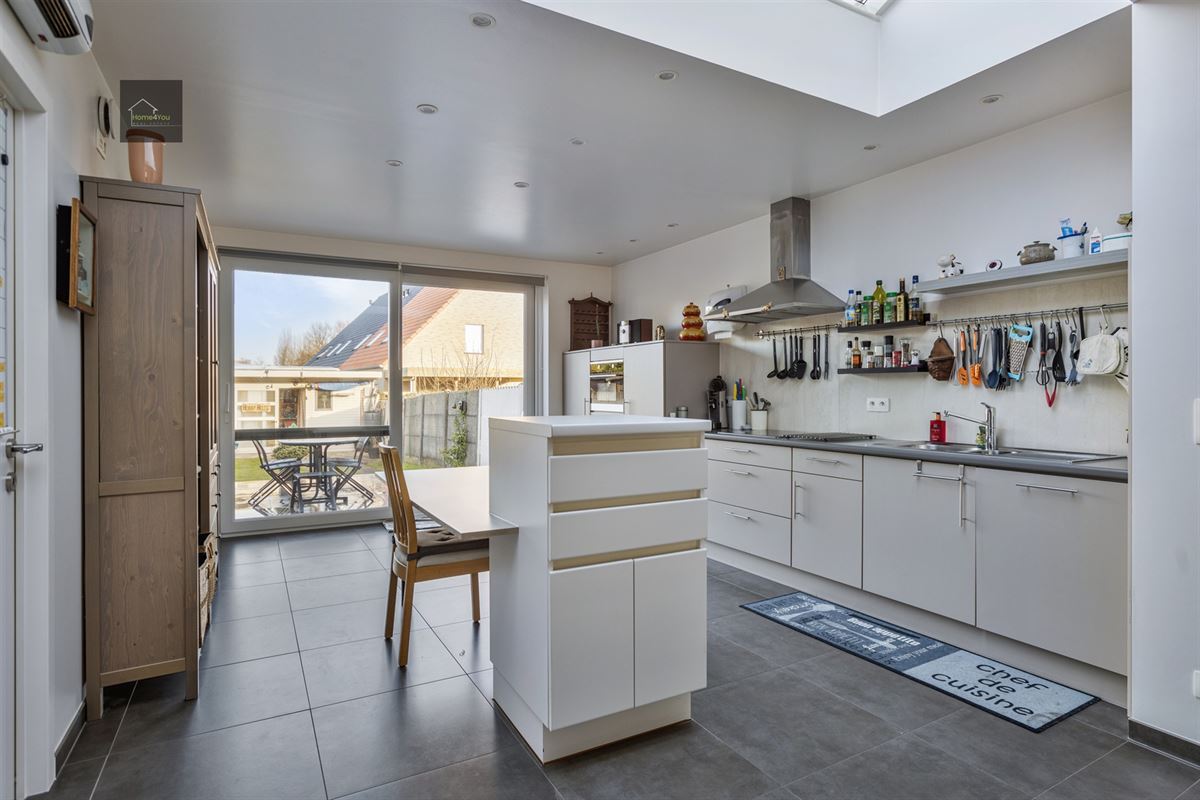 Gerenoveerde rijwoning met 2 slaapkamers, mooie tuin/terras.