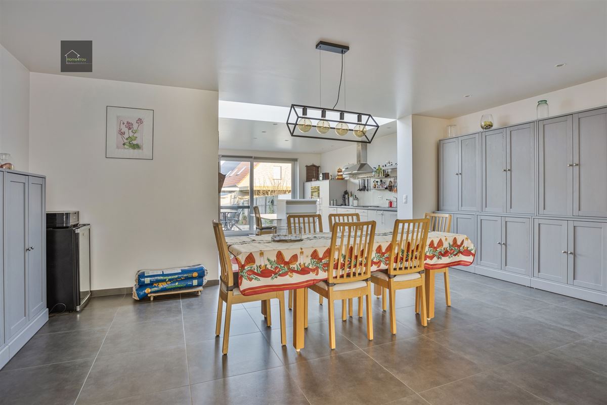 Gerenoveerde rijwoning met 2 slaapkamers, mooie tuin/terras.