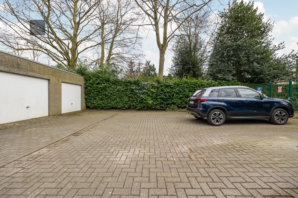 Ruim gelijkvloers appartement met tuin, parking en garagebox