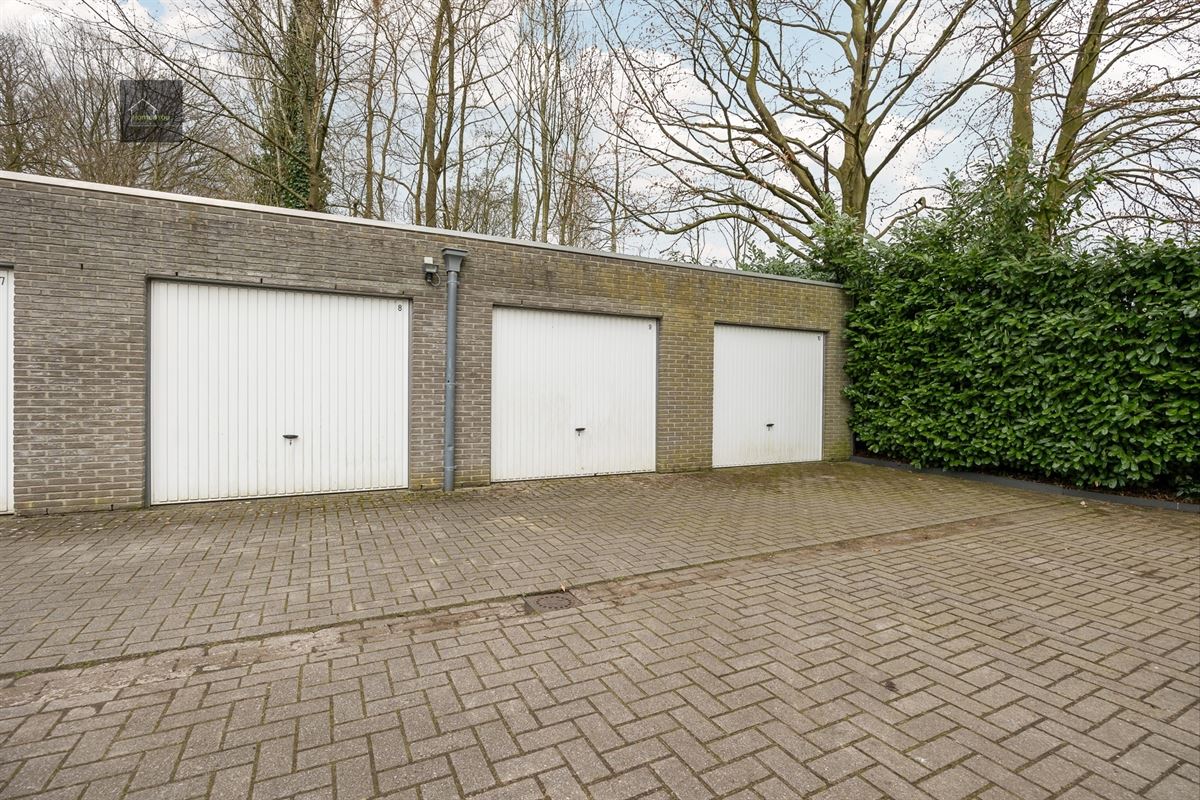 Ruim gelijkvloers appartement met tuin, parking en garagebox