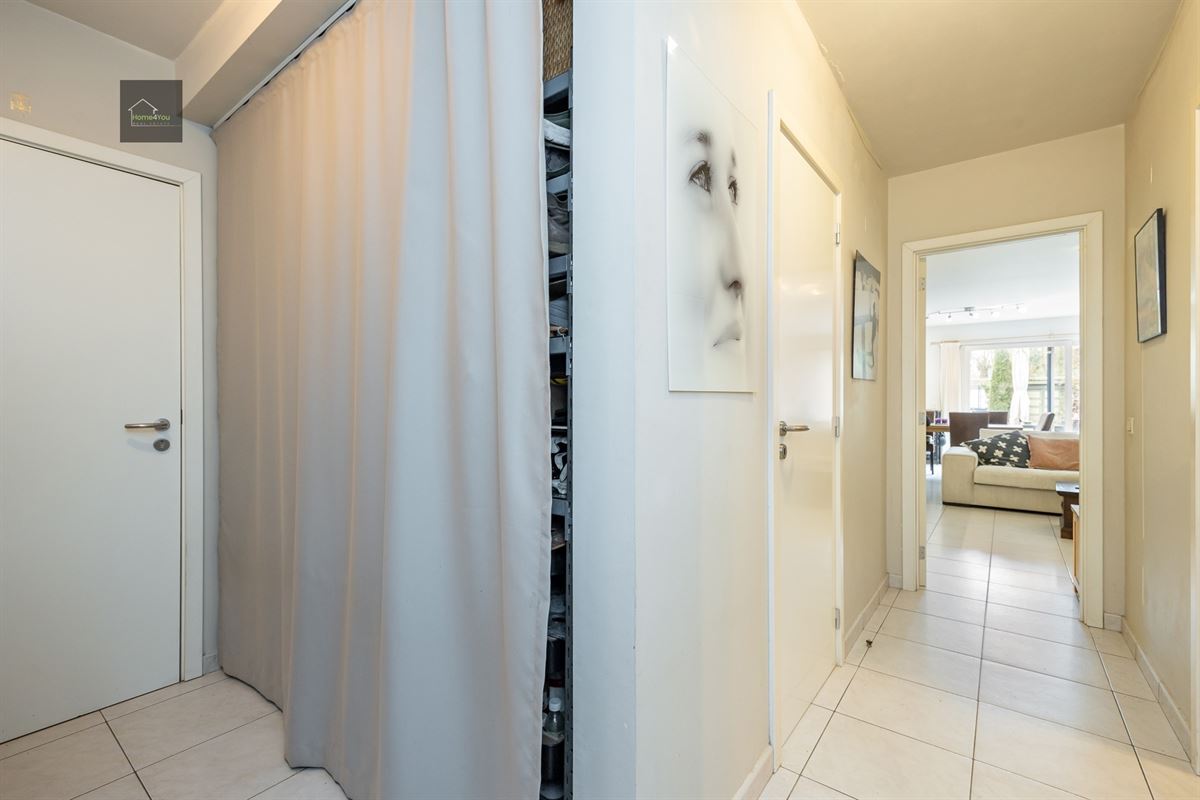 Ruim gelijkvloers appartement met tuin, parking en garagebox
