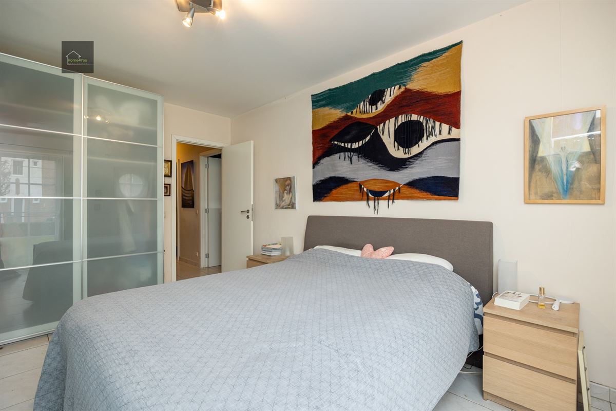 Ruim gelijkvloers appartement met tuin, parking en garagebox