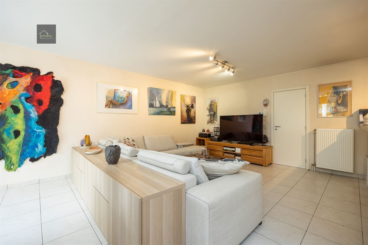Ruim gelijkvloers appartement met tuin, parking en garagebox