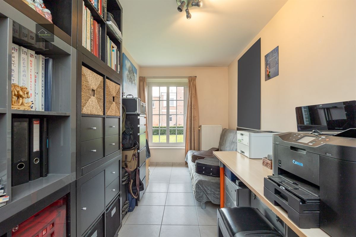 Ruim gelijkvloers appartement met tuin, parking en garagebox