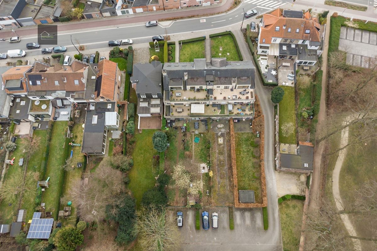 Ruim gelijkvloers appartement met tuin, parking en garagebox