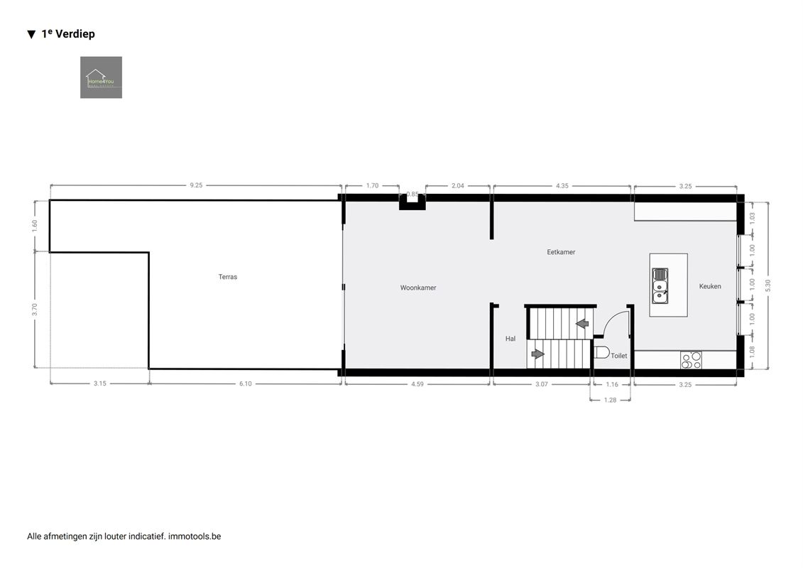 Af te werken ruime woning met uitweg achteraan