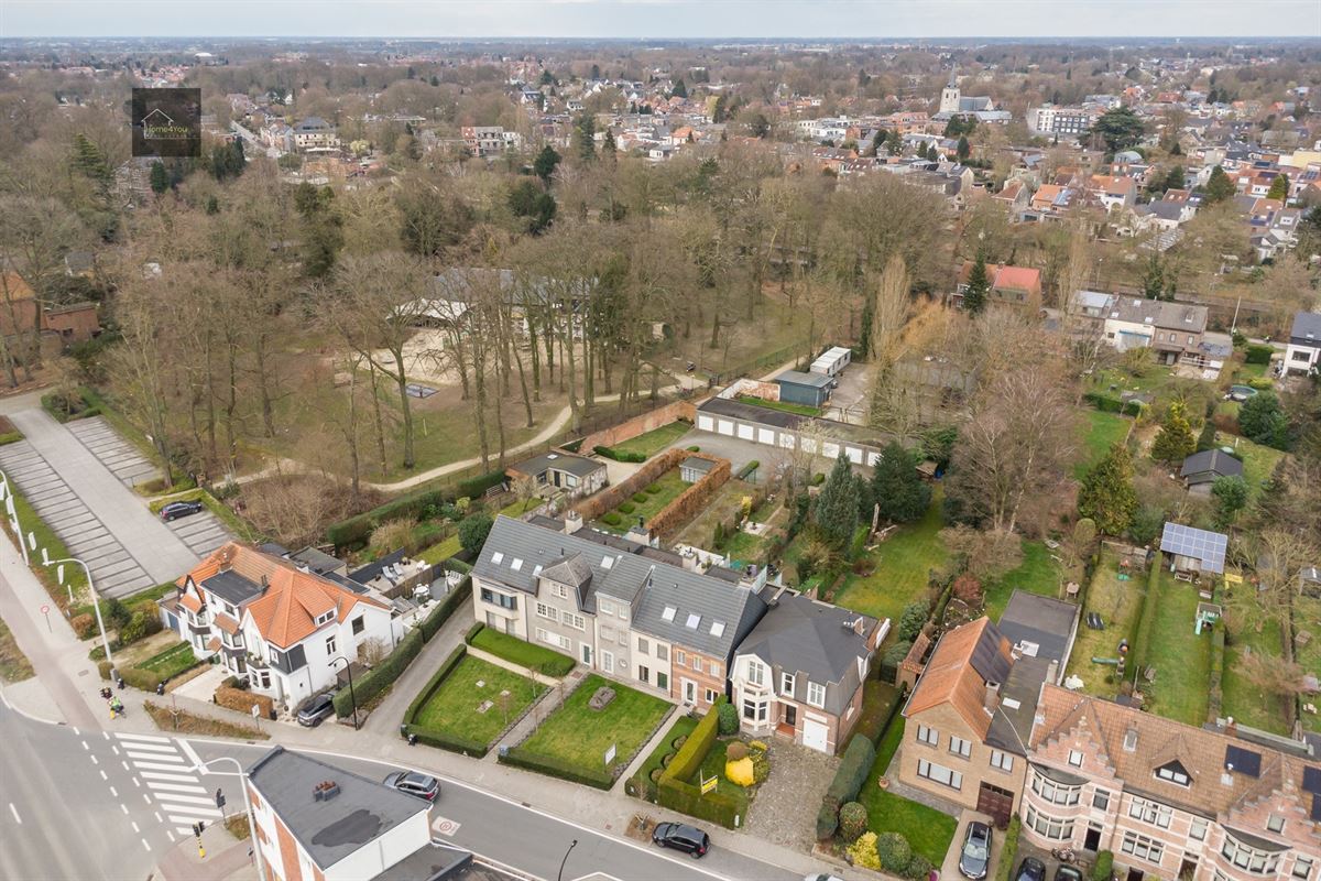 Ruim gelijkvloers appartement met tuin, parking en garagebox