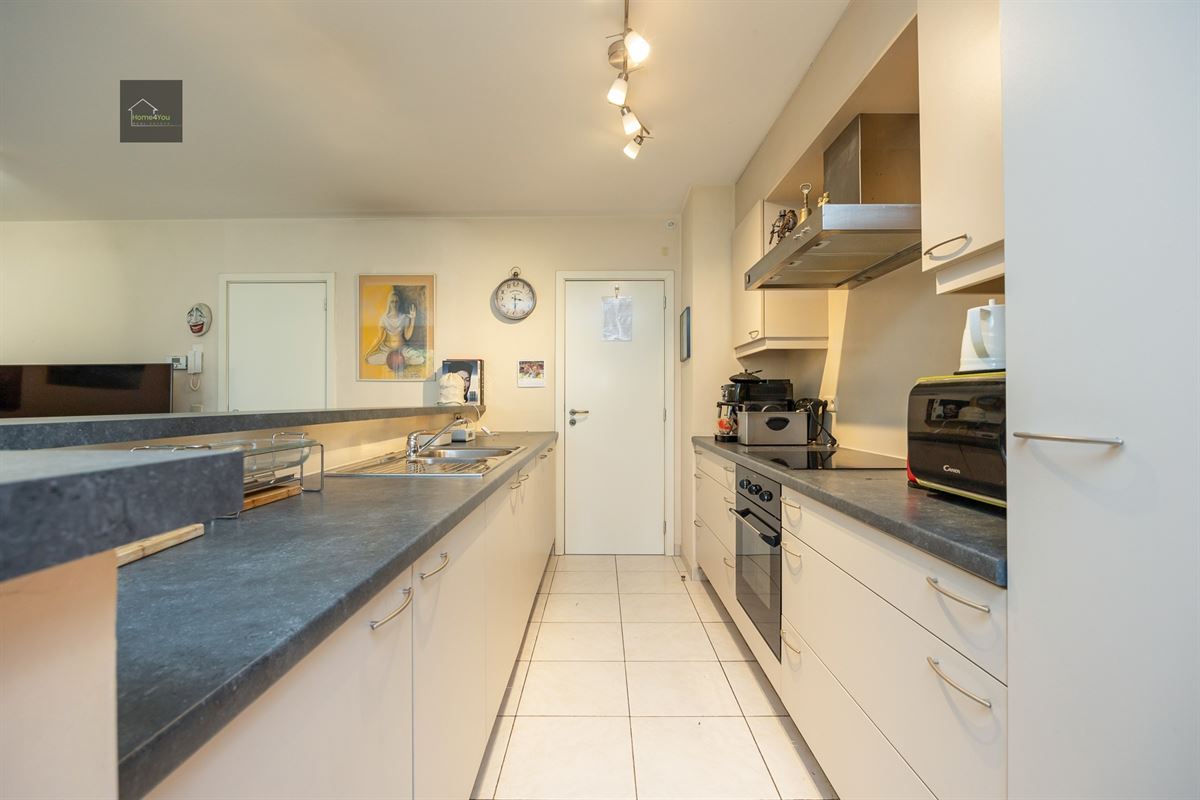 Ruim gelijkvloers appartement met tuin, parking en garagebox