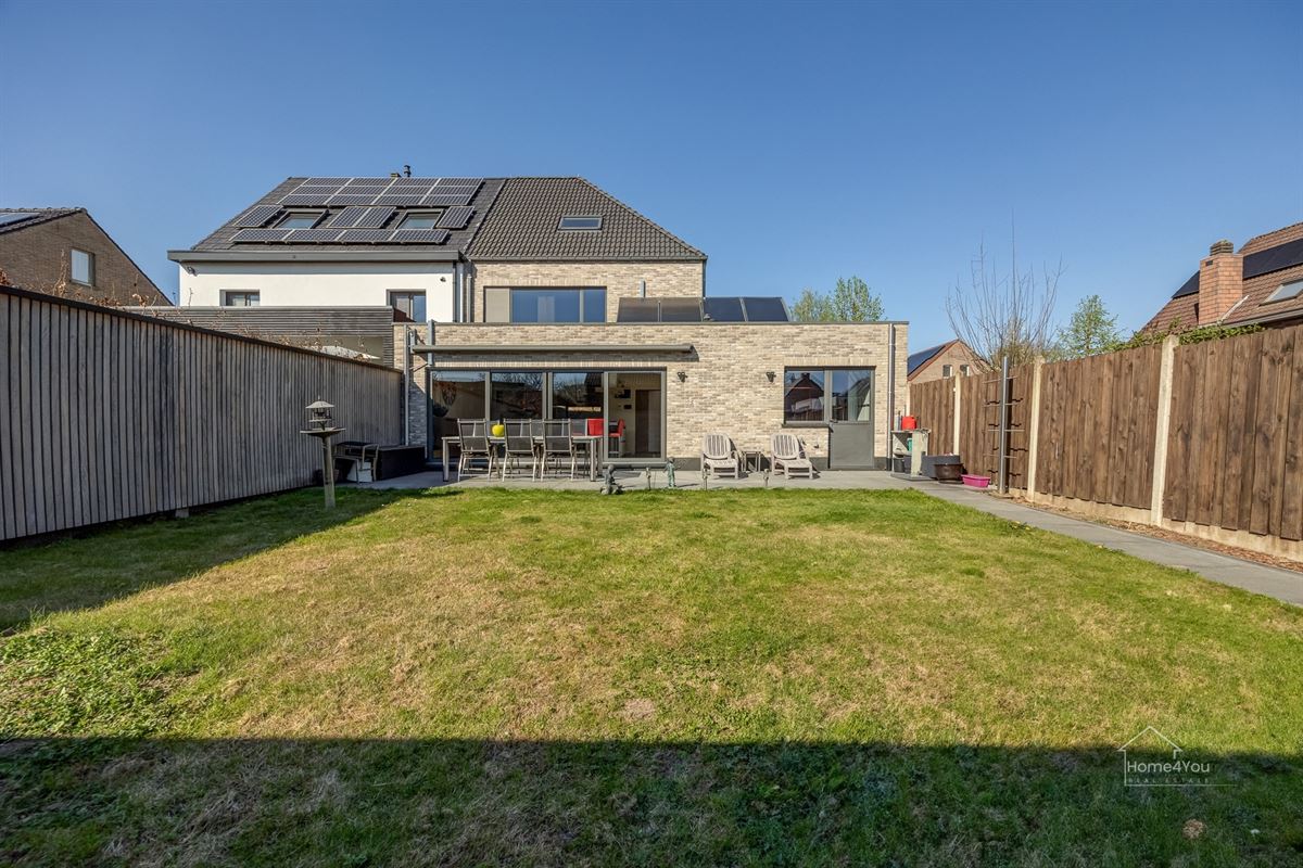 Moderne, energiezuinige halfopen woning in de rustige Vredewijk