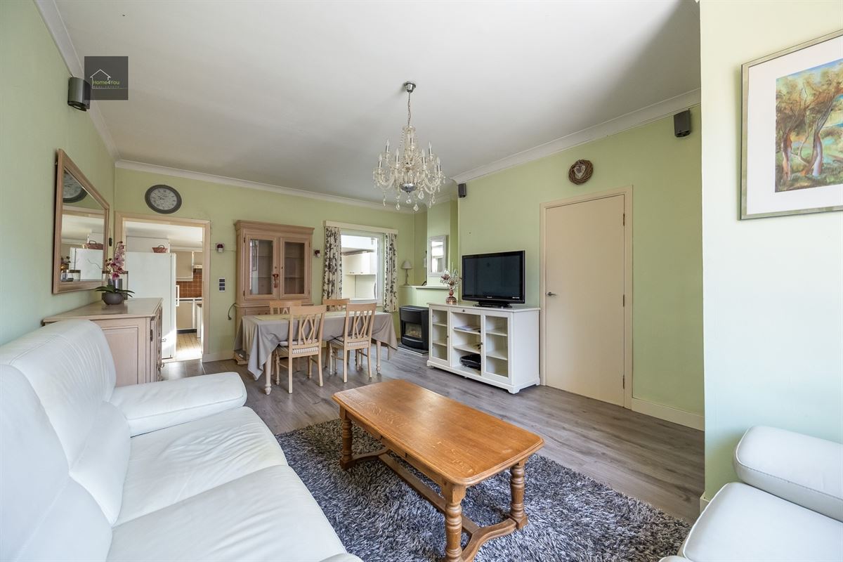 Te renoveren rijwoning met tuintje