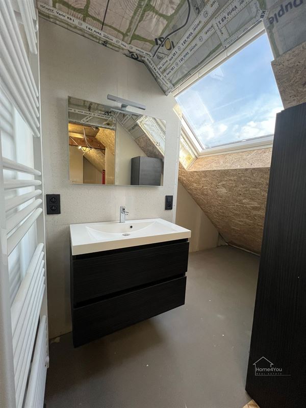 HOB met 4 slaapkamers en 2 badkamers