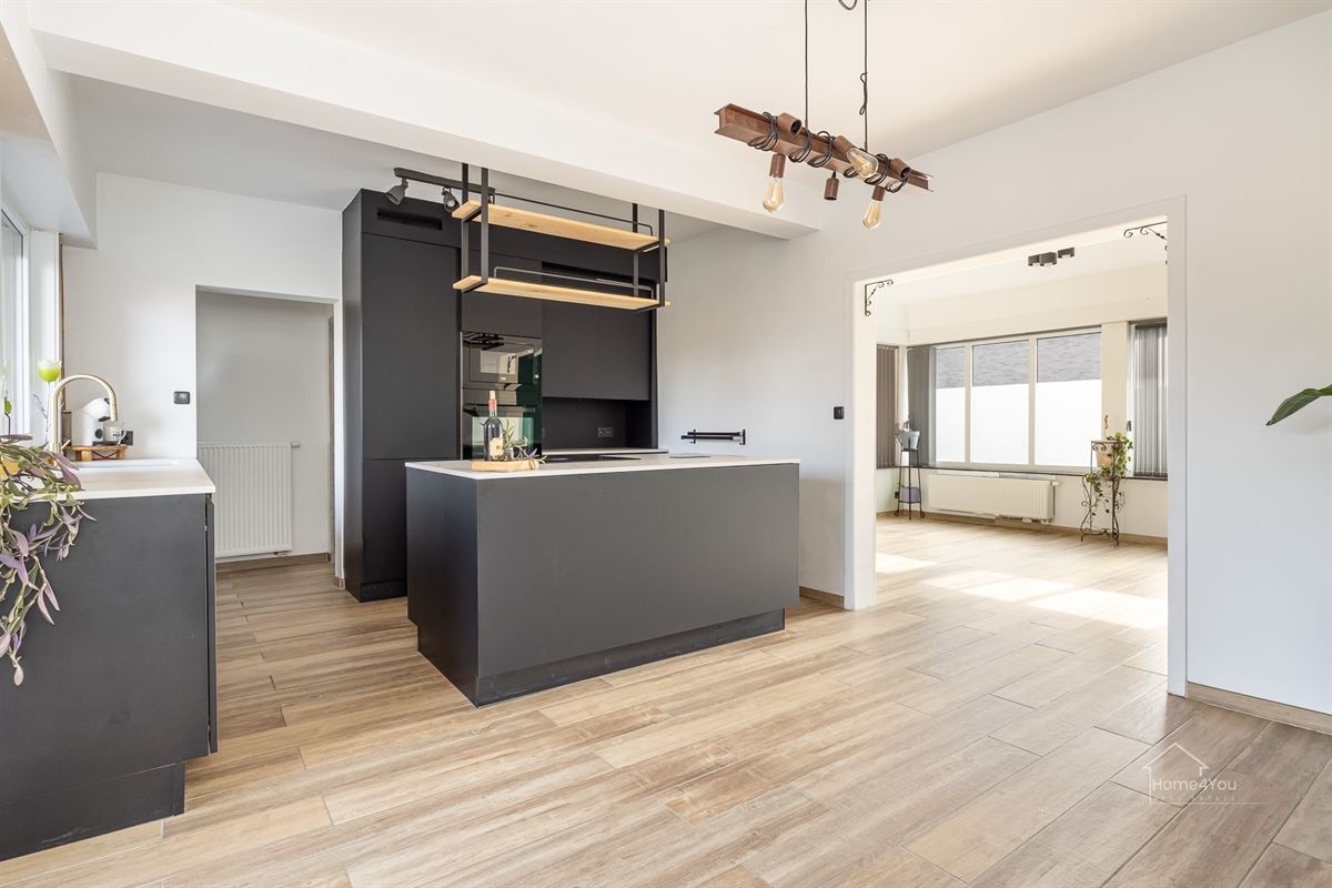 HOB met 4 slaapkamers en 2 badkamers