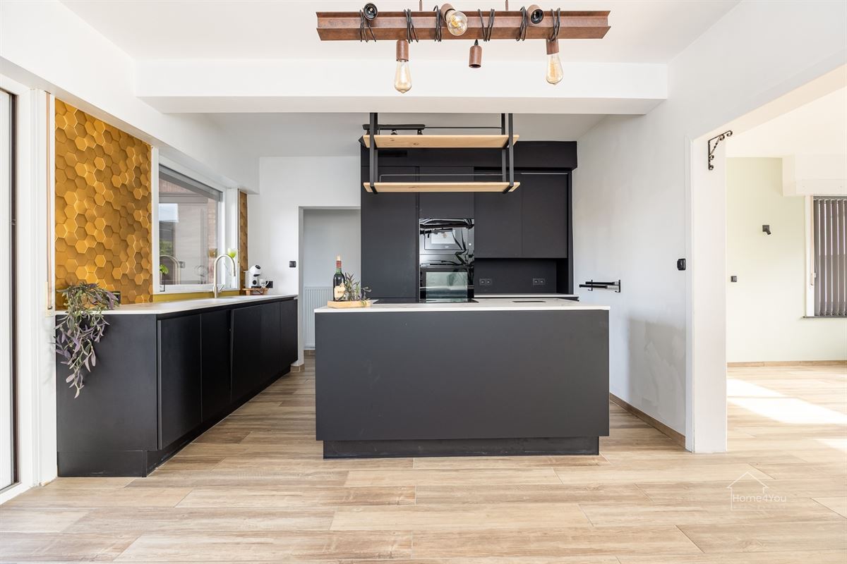 HOB met 4 slaapkamers en 2 badkamers