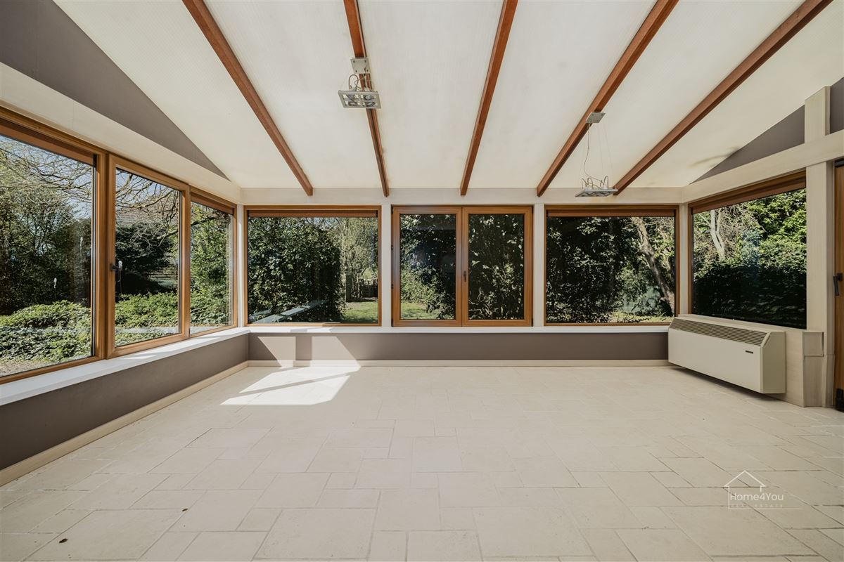  Multifunctioneel bedrijfsgebouw met toonzaal, magazijn, kantoren én woonst op toplocatie.