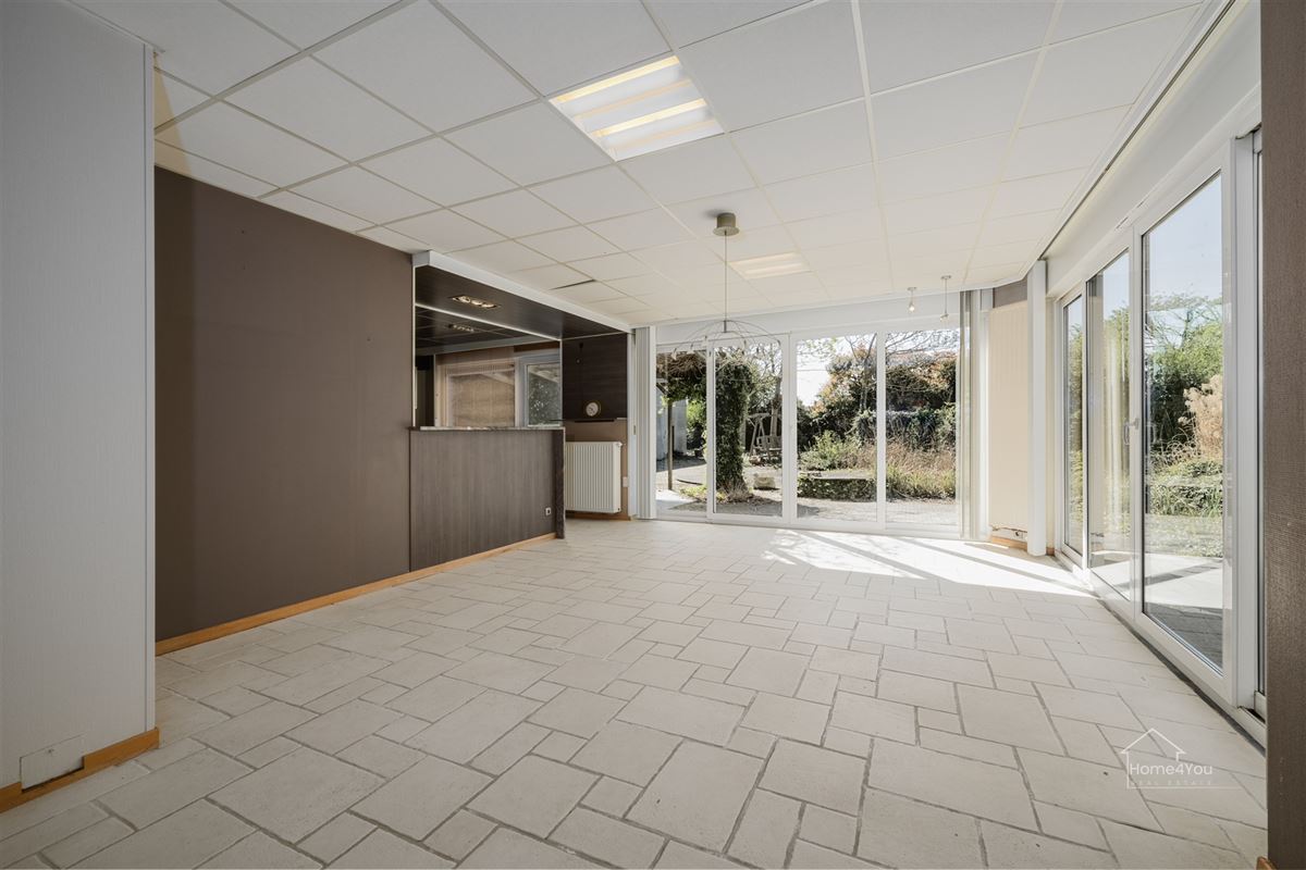  Multifunctioneel bedrijfsgebouw met toonzaal, magazijn, kantoren én woonst op toplocatie.