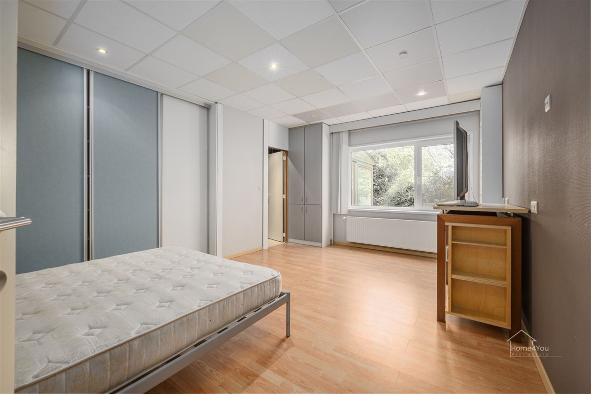  Multifunctioneel bedrijfsgebouw met toonzaal, magazijn, kantoren én woonst op toplocatie.