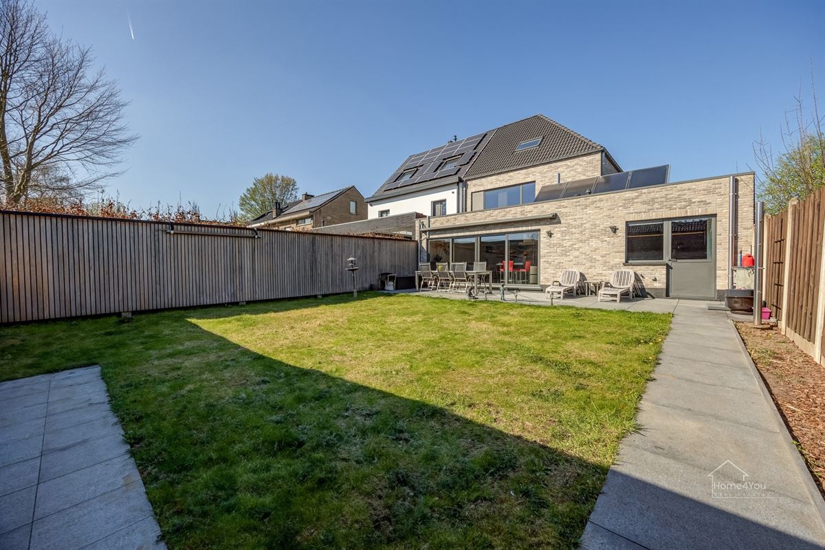 Moderne, energiezuinige halfopen woning in de rustige Vredewijk