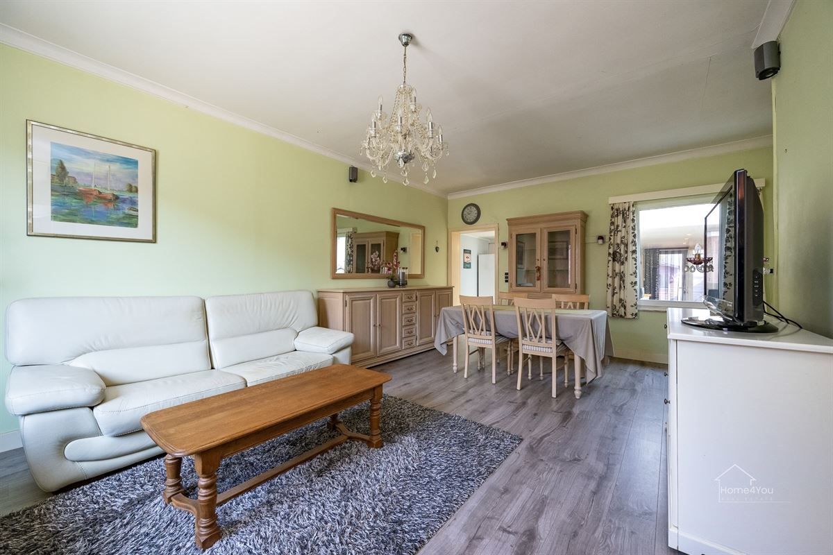 Te renoveren rijwoning met tuintje