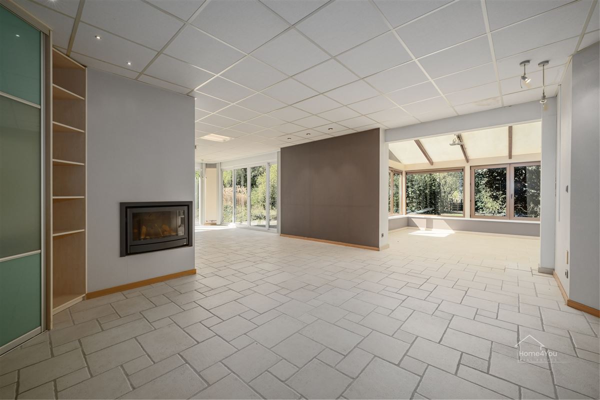  Multifunctioneel bedrijfsgebouw met toonzaal, magazijn, kantoren én woonst op toplocatie.