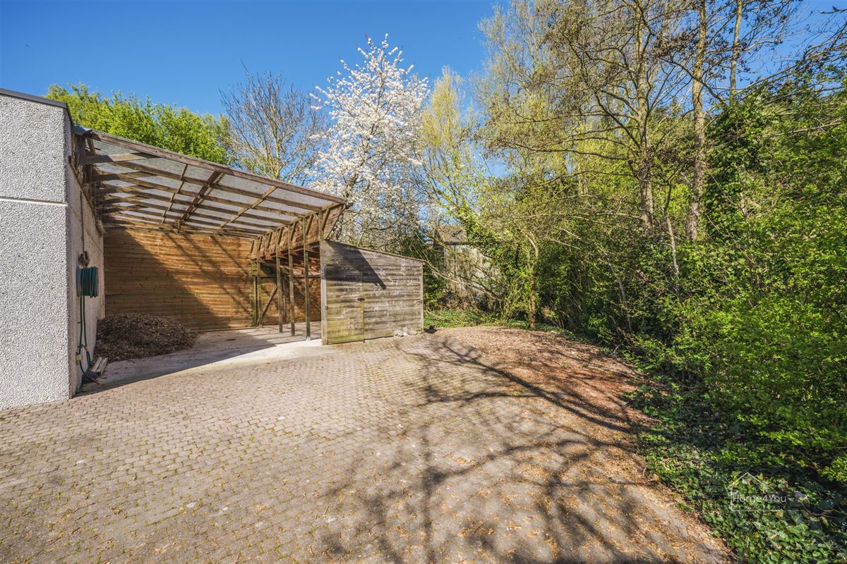  Multifunctioneel bedrijfsgebouw met toonzaal, magazijn, kantoren én woonst op toplocatie.