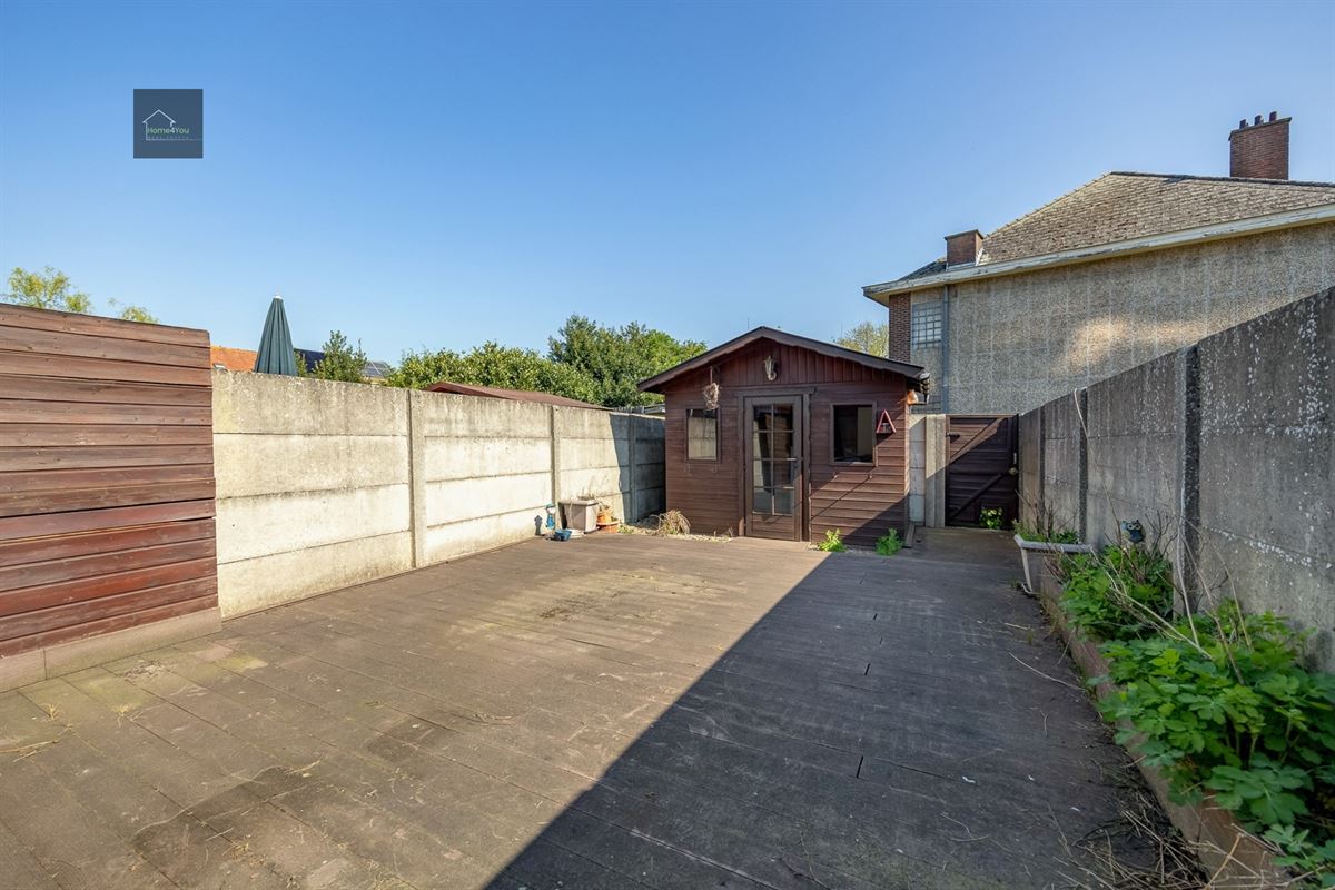 Te renoveren rijwoning met tuintje