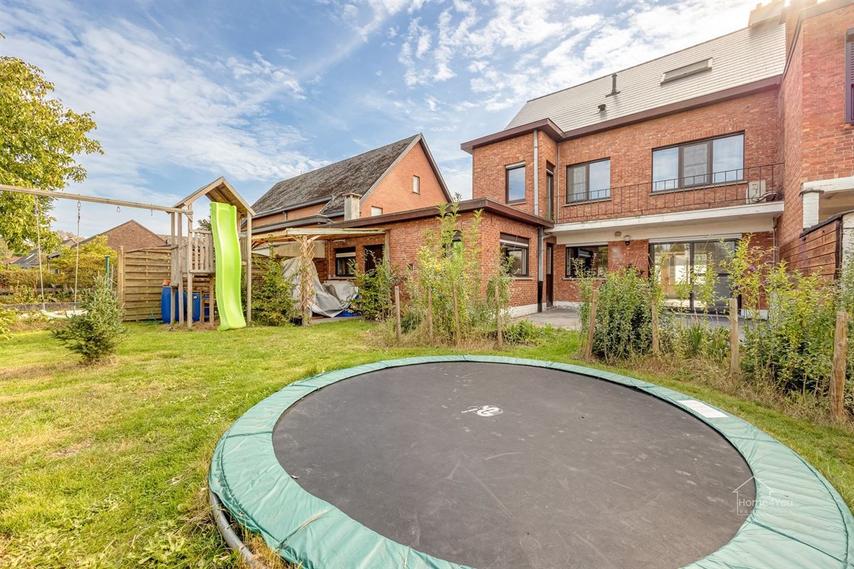 HOB met 4 slaapkamers en 2 badkamers