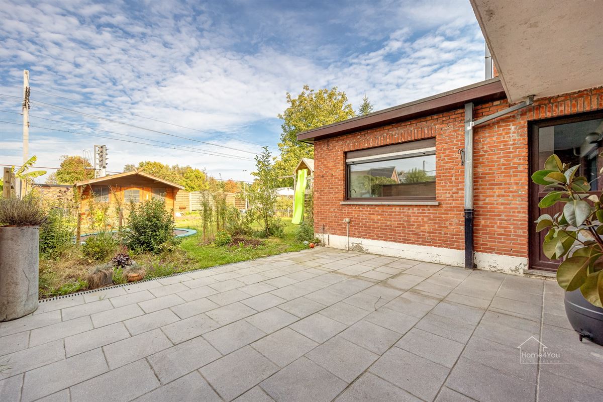 HOB met 4 slaapkamers en 2 badkamers