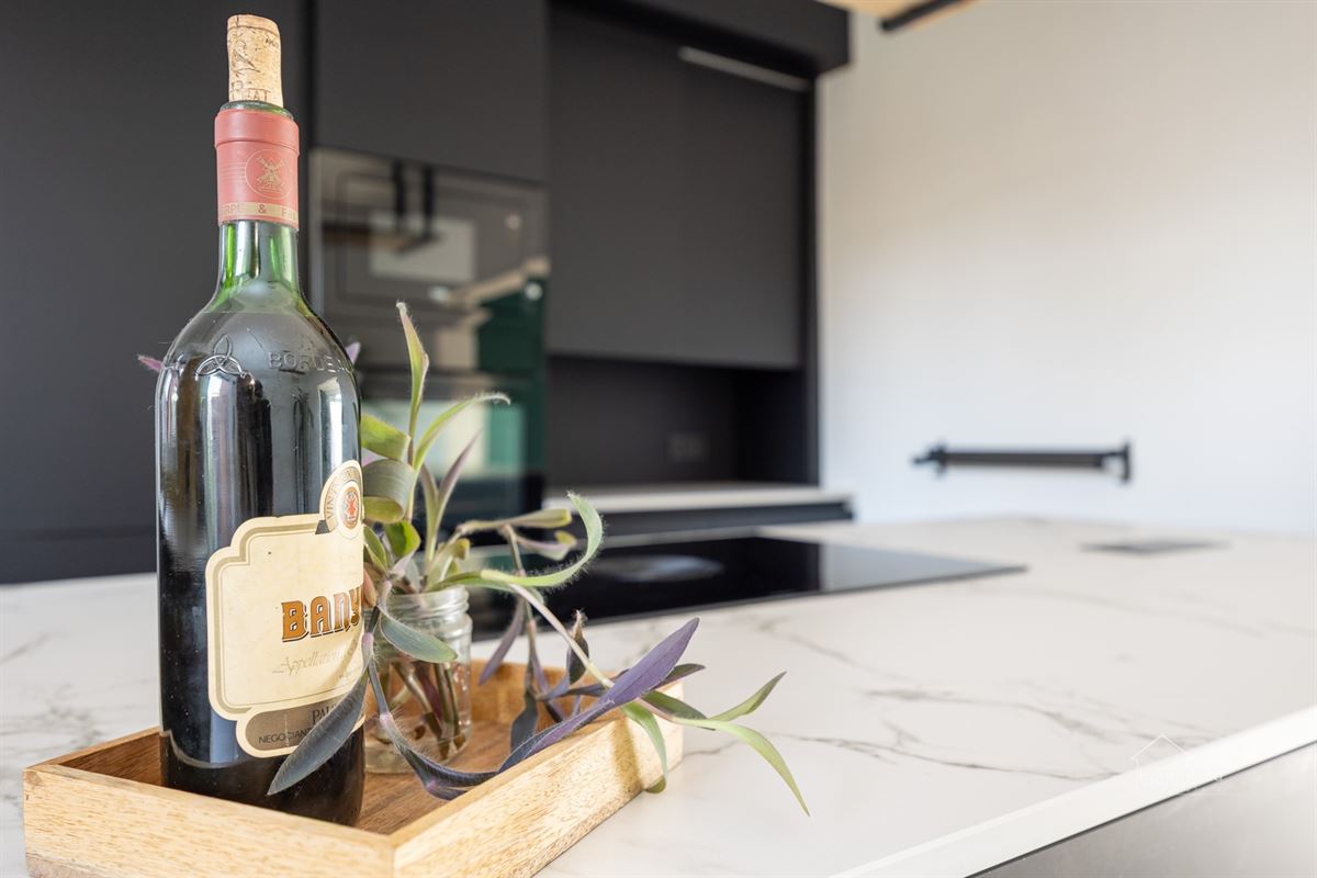 HOB met 4 slaapkamers en 2 badkamers