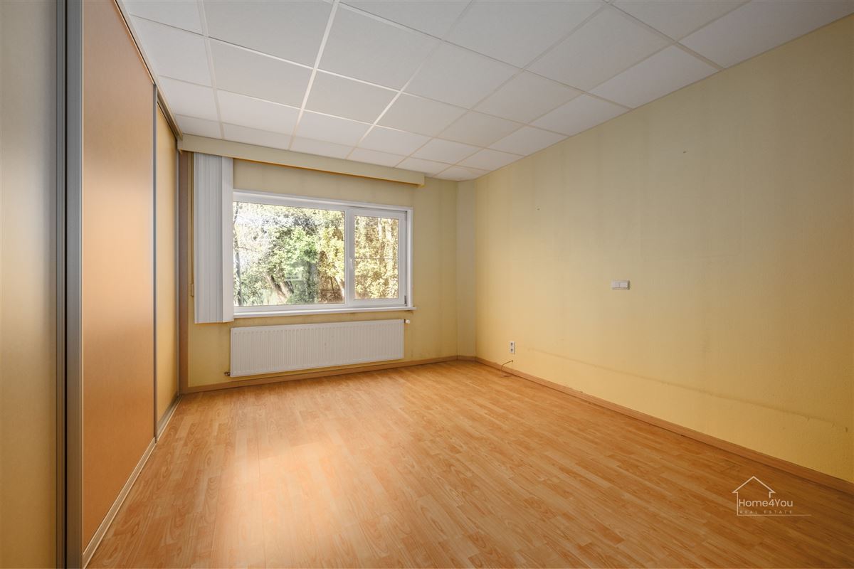  Multifunctioneel bedrijfsgebouw met toonzaal, magazijn, kantoren én woonst op toplocatie.
