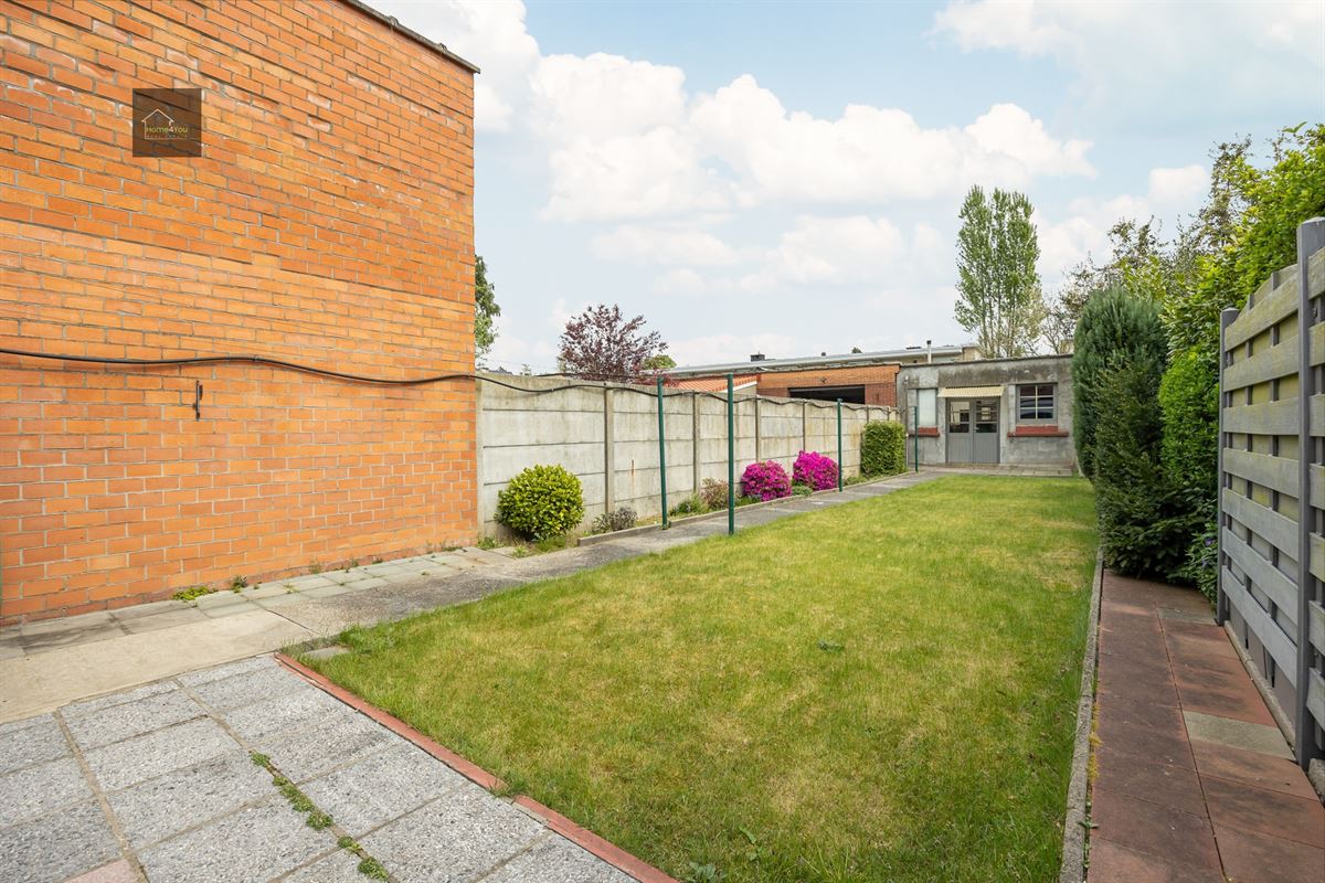 Te renoveren ééngezinswoning met zonnige tuin