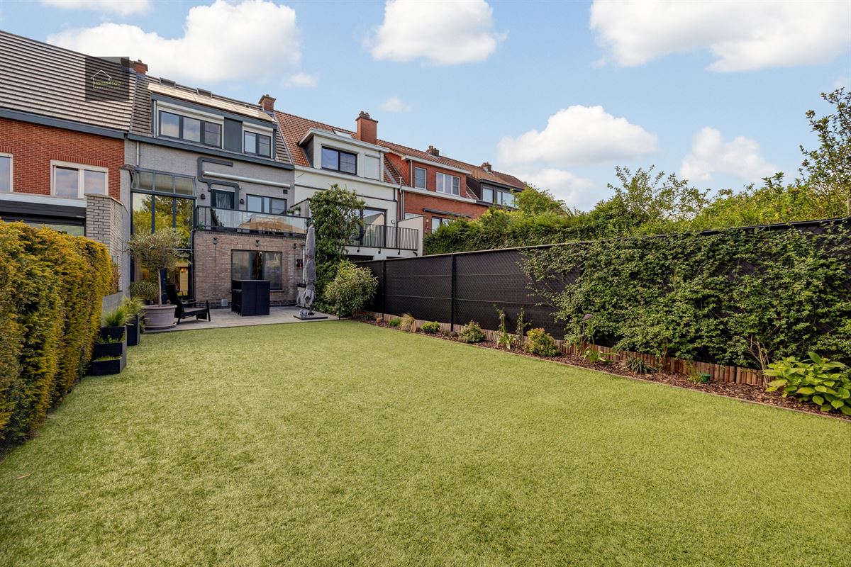 Instapklare woning met zonnepanelen op TOP locatie