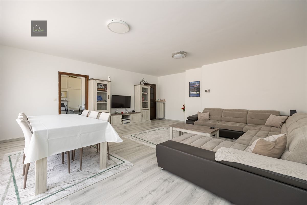 Ruim 3 slaapkamer appartement incl garagebox