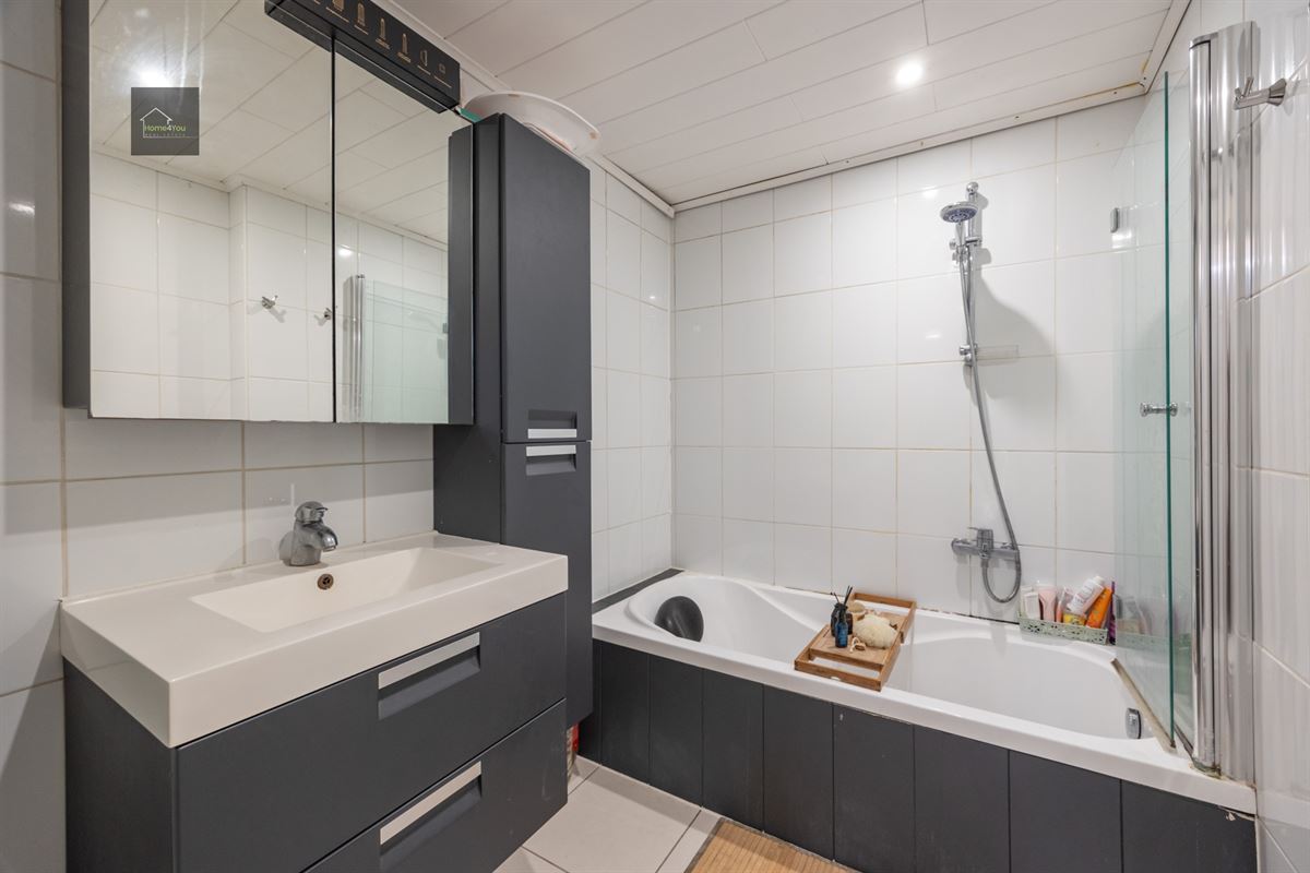 Gelijkvloers appartement met grote tuin en garage