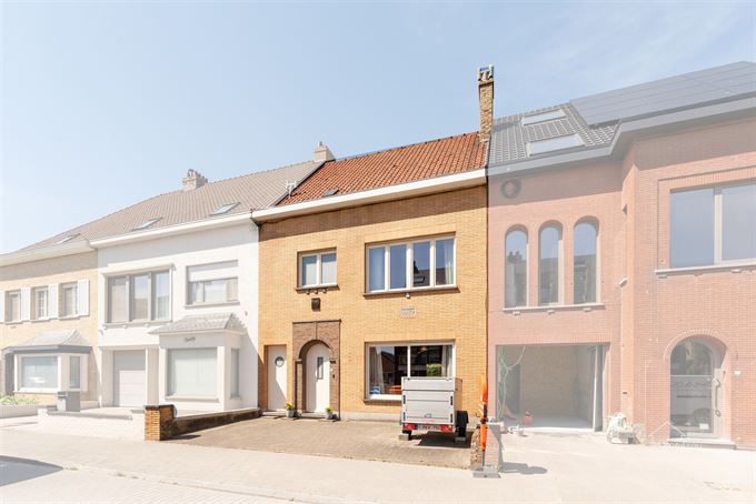 Grote rijwoning - 3 slaapkamers, diepe tuin, toplocatie.