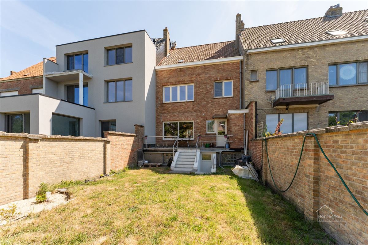 Grote rijwoning - 3 slaapkamers, diepe tuin, toplocatie.